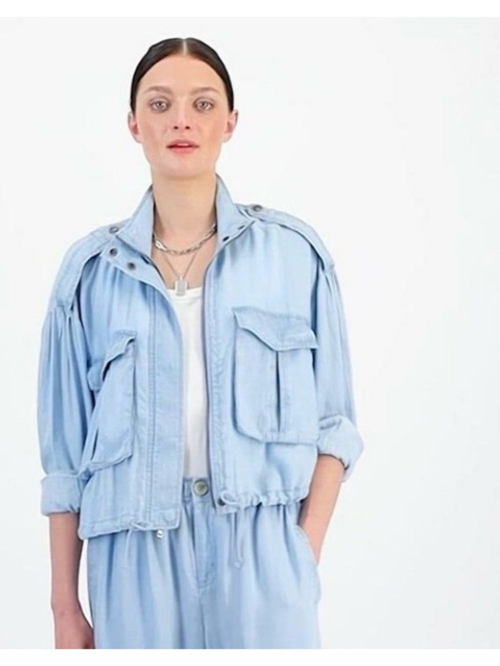 NWOT- Macy's
On 34th Womens Chambray Cropped Utility Jacket XL